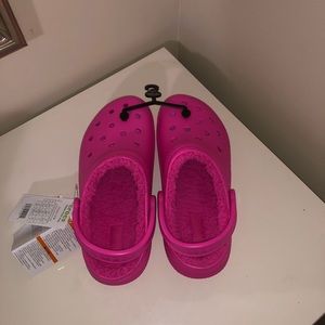 BRAND NEW hot pink fluffy crocs size 8